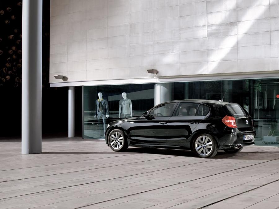  BMW 120i 5-Door 2007 года  (фото 2 из 16)